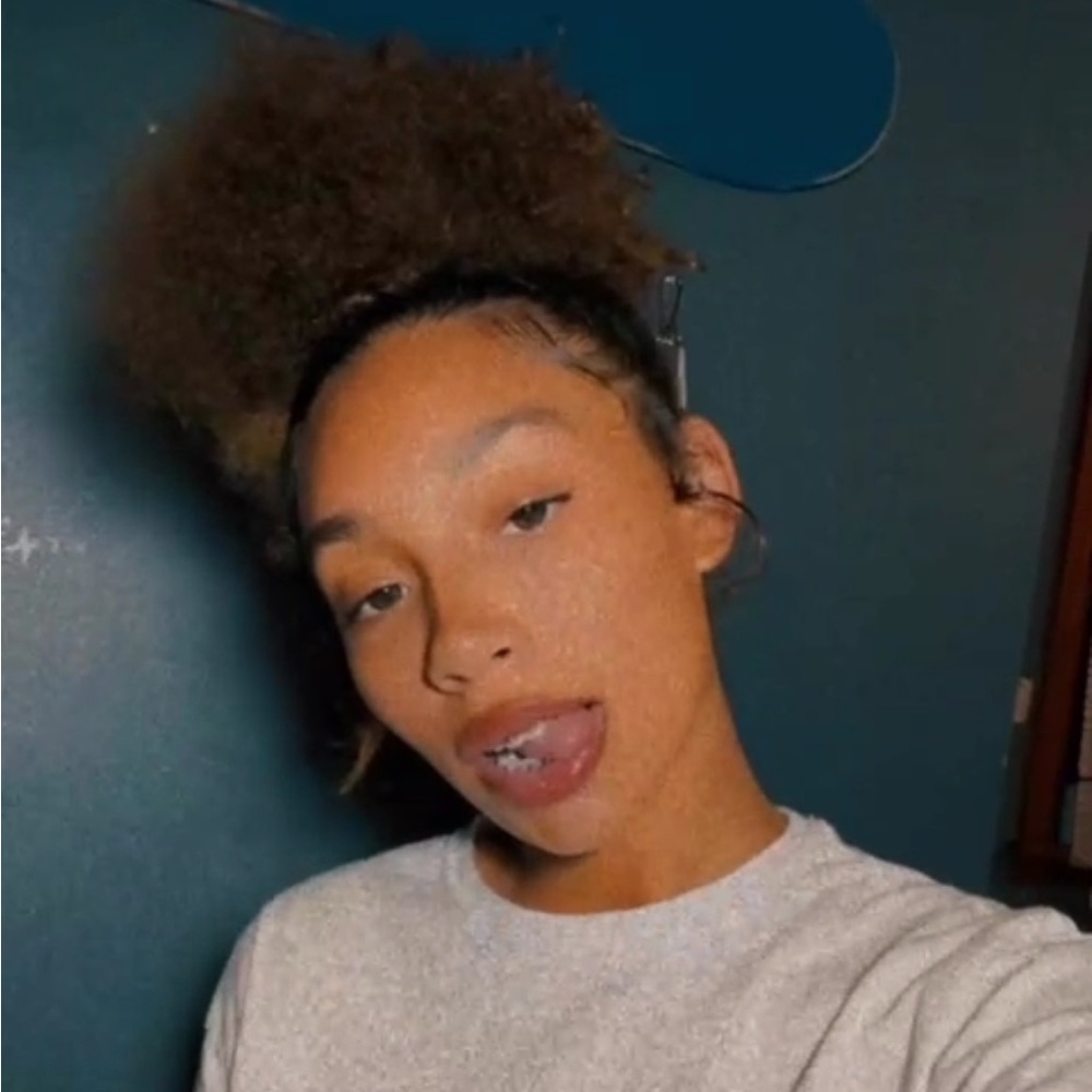 Meet your Posher, Aryell